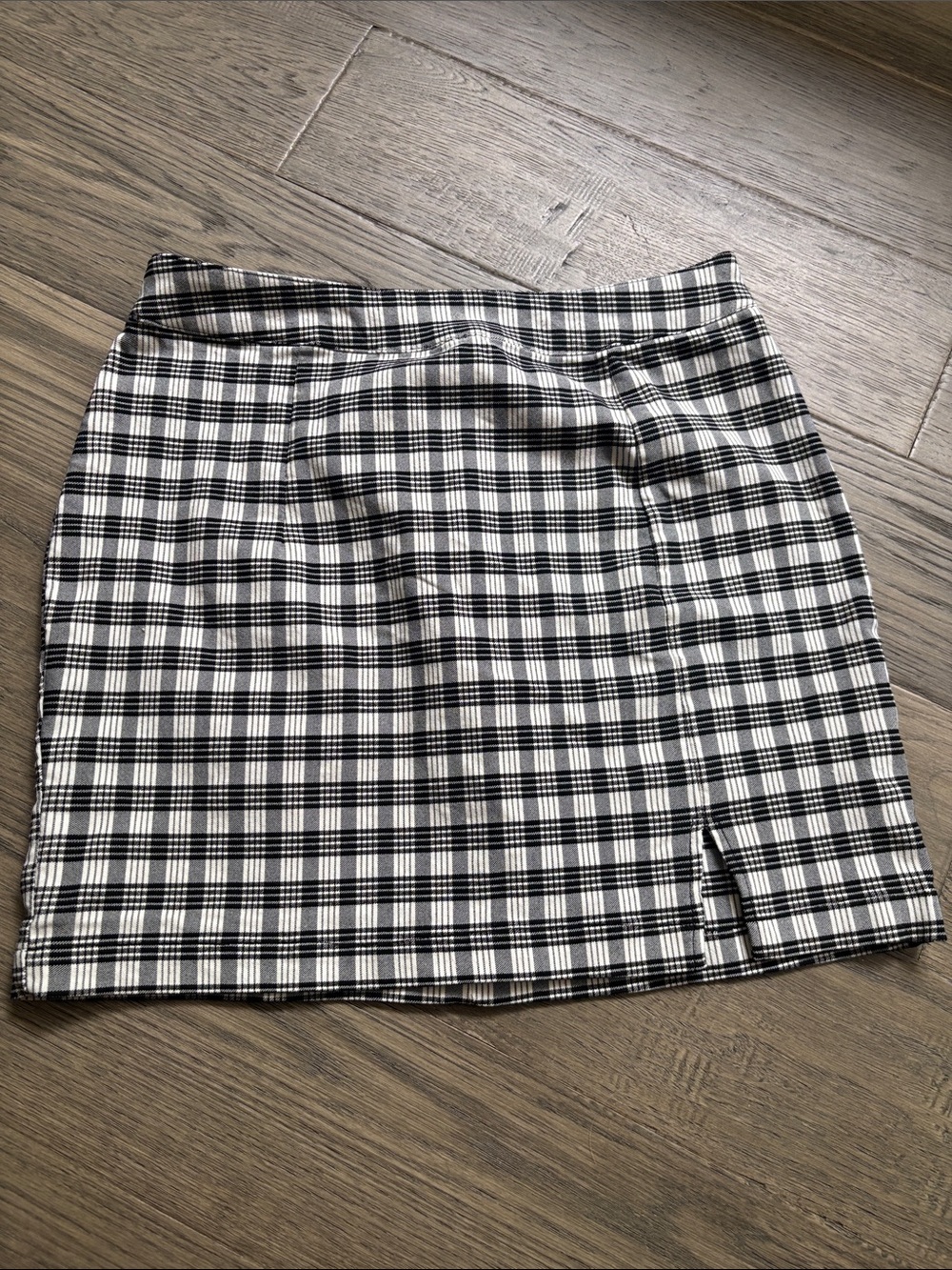 Garage | Black and White Plaid Mini Skirt with Small Front Slit Size Small